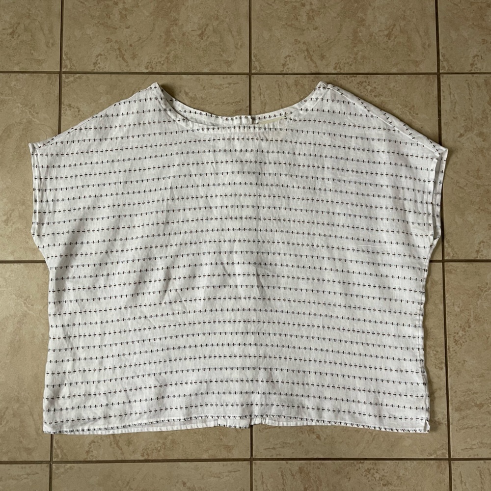 Linen Back-Buttoned Bumblebee Blouse - image 3